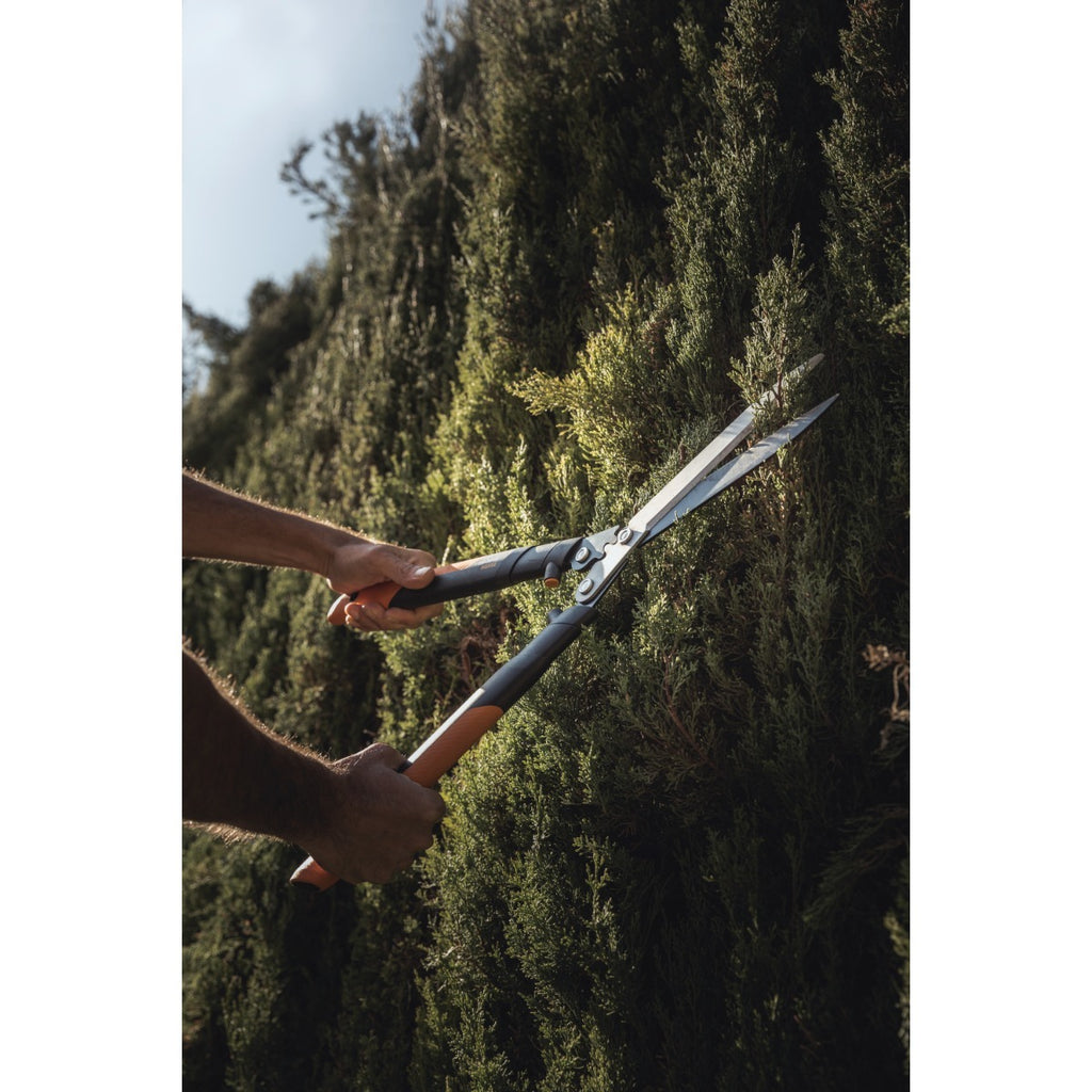 Ножица за храсти и жив плет със зъбчат механизъм Fiskars PowerGear X HSX92 - Nika.bg