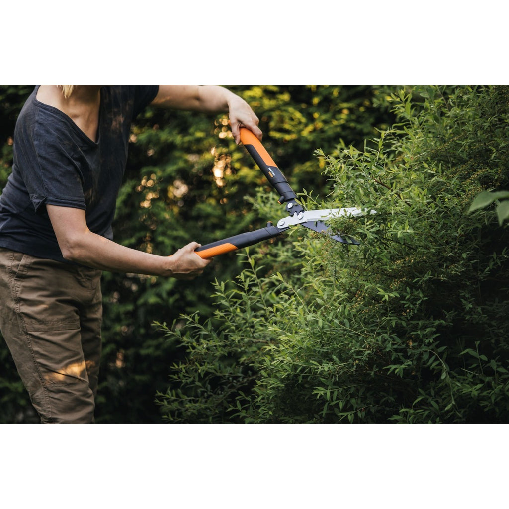 Ножица за храсти и жив плет със зъбчат механизъм Fiskars PowerGear X HSX92 - Nika.bg