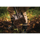 Лопата за насипни материали Fiskars Solid™ с широка глава и стоманена дръжка, вадеща пръст в градината