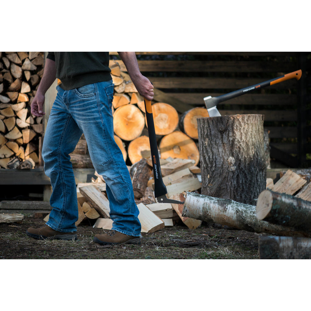 Кука за преместване на дървени трупи Fiskars XA22 - Nika.bg