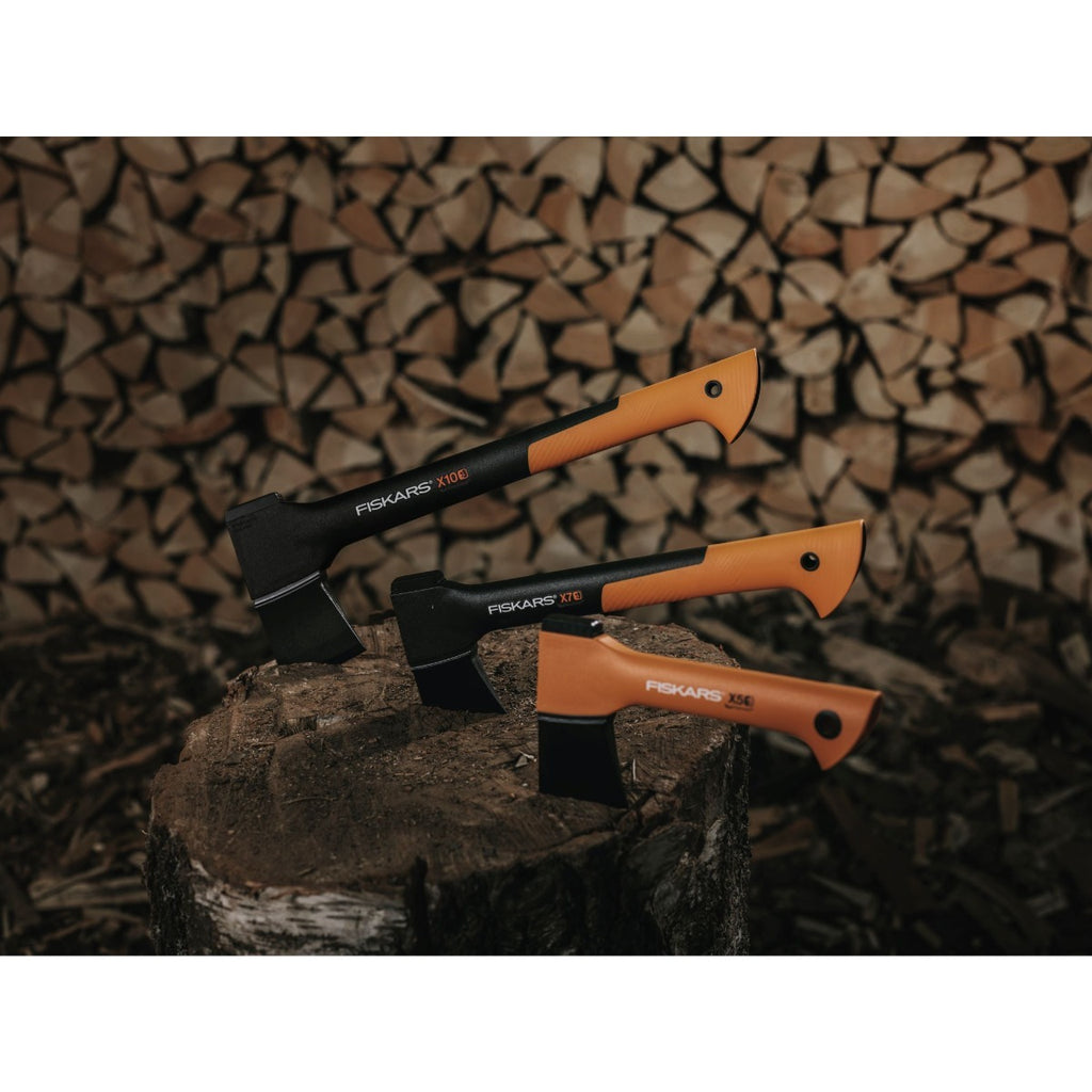 Дърводелска брадва Fiskars X10 S - Nika.bg