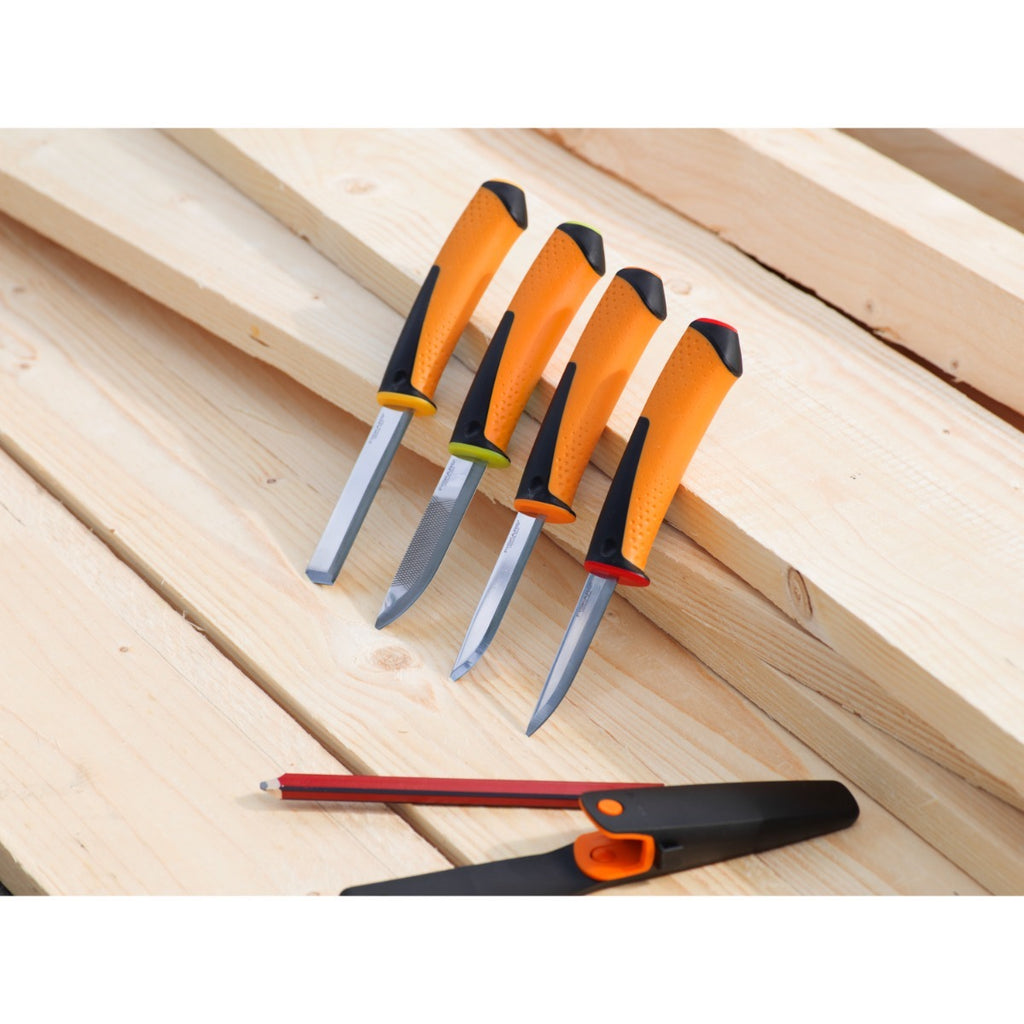 Занаятчийски нож с вградено точило в канията Fiskars с късо острие и ергономична оранжева дръжка