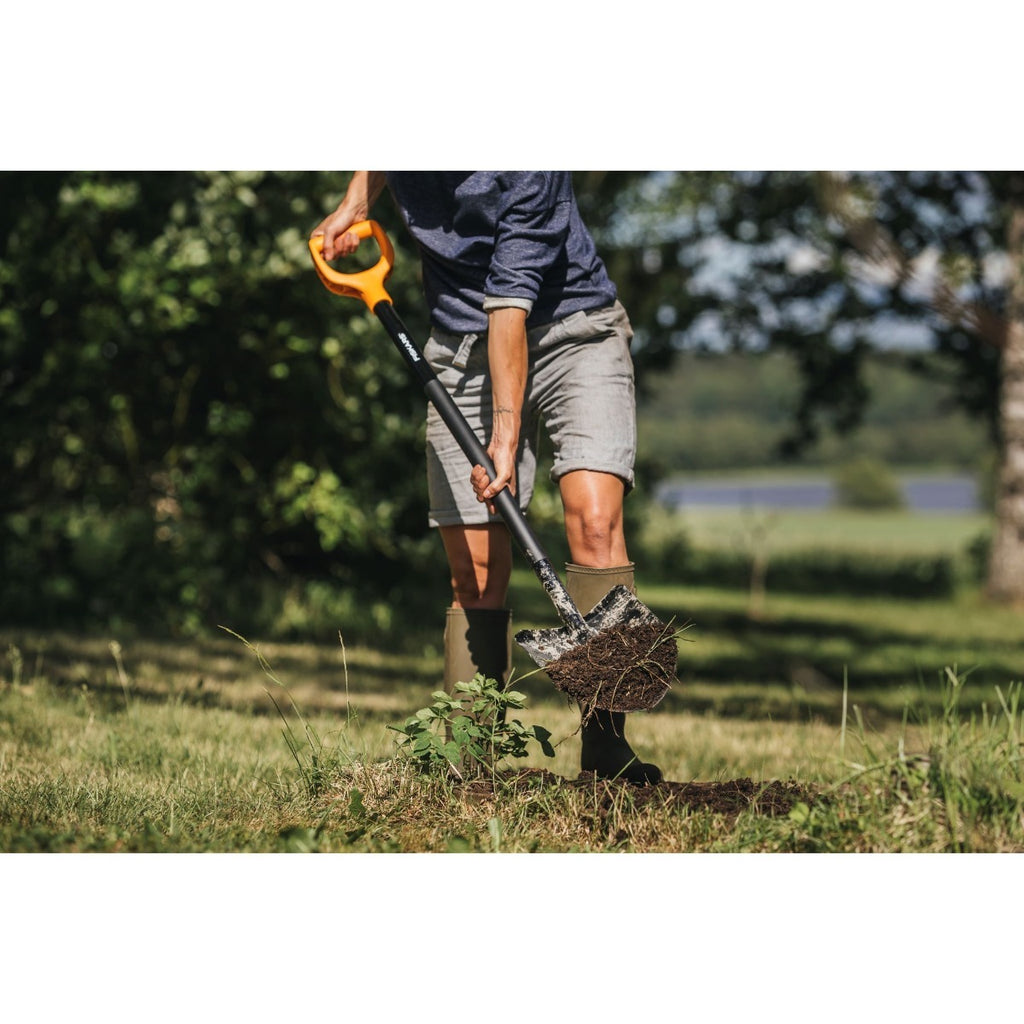 Заострена лопата Fiskars Solid™ - Nika.bg