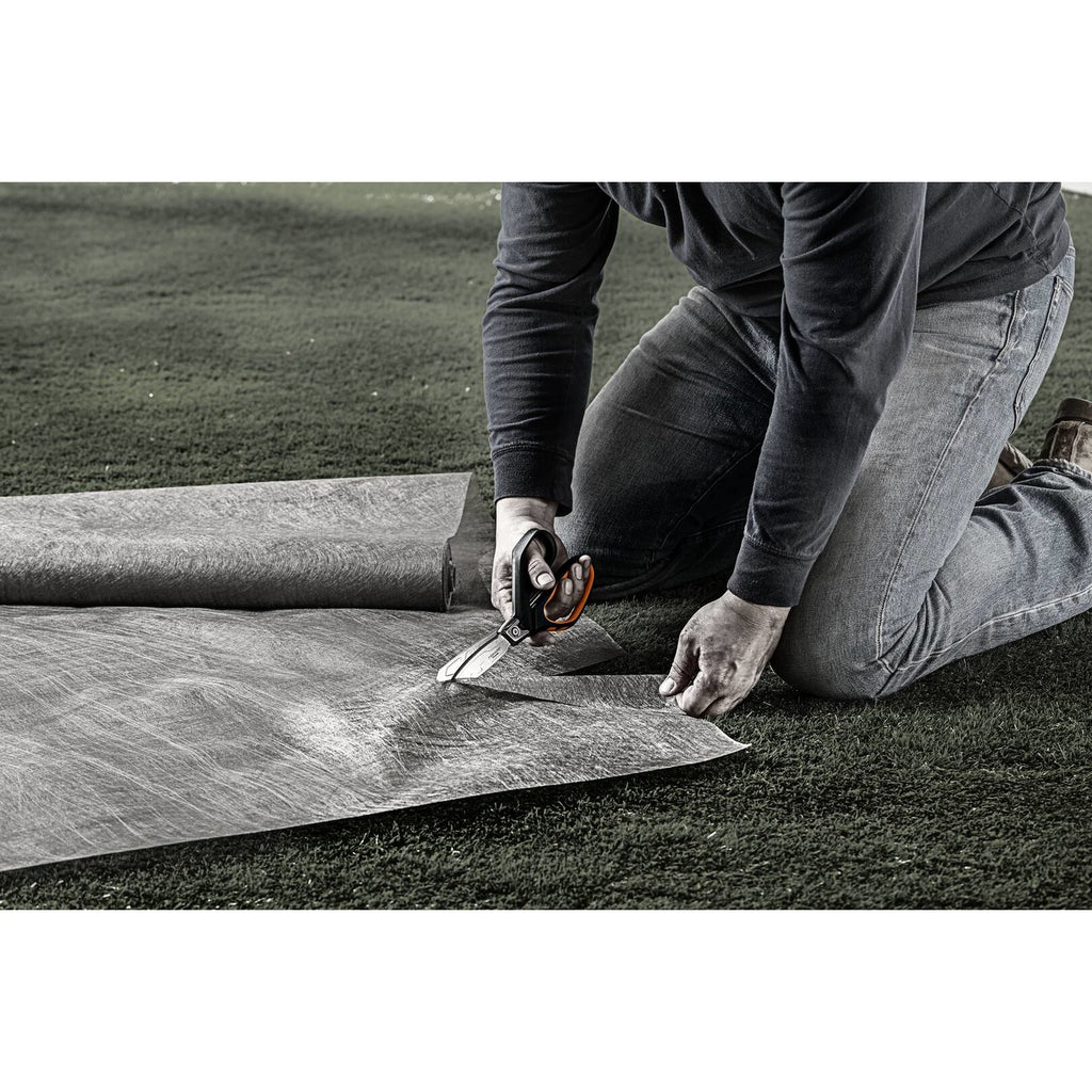 Професионална ножица за изолационни материали с подсилен механизъм Fiskars PRO PowerArc, 26 см рязане изолация с ръкавици на колене