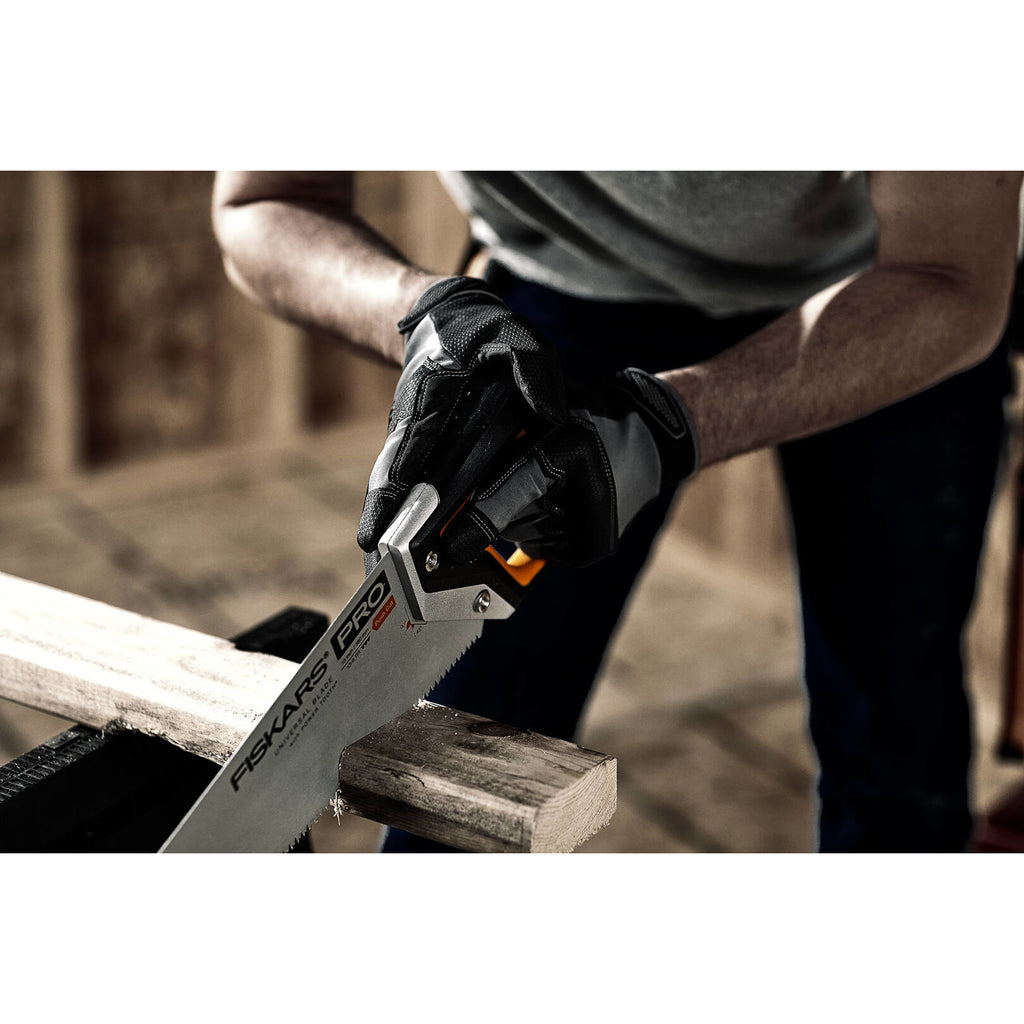 Трион Fiskars PRO PowerTooth (38 см, 9 TPI) рязане на дървен летвa с ергономична дръжка и закалени зъбци, покритие против ръжда