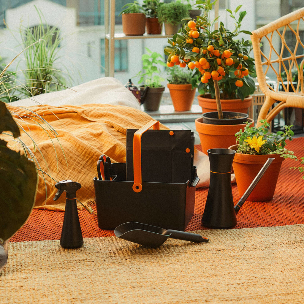 Лейка Fiskars Urban за стайни и градински растения, 1.2 литра - Nika.bg
