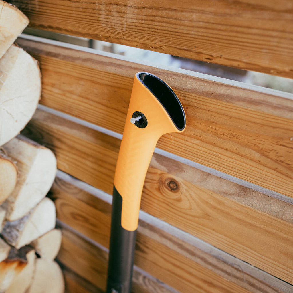 Универсална дърводелска брадва Fiskars X-series™ X18 - S - Nika.bg