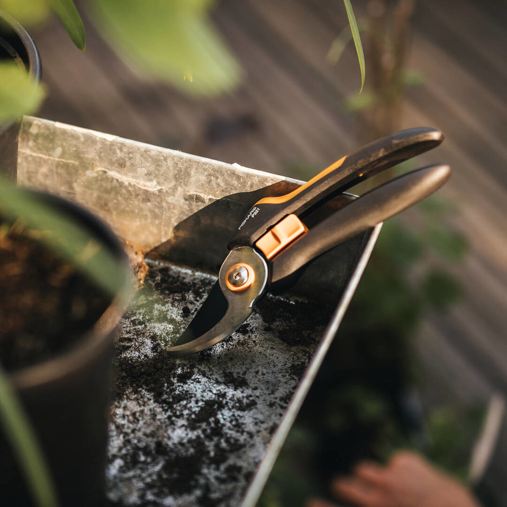 Сет Fiskars 3 части - лозарска ножица, лопатка и малка вила за засаждане - Nika.bg