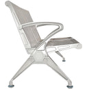 Модерна посетителска пейка Брюксел 2 от перфорирана ламарина, осигуряваща комфорт и вентилация.