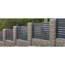 Съвременна оградна система SZAFIR ULTRA с метални панели и каменни колони.