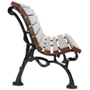 Дървена пейка с чугунени крака, извит дизайн и седалка, подходяща за градини и паркове.