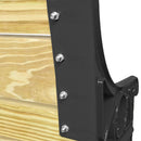 Детайлна снимка на дървена пейка с метални елементи и винтове, подчертаваща конструкция и дизайн.