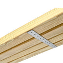 Дървена пейка с метална скоба за допълнителна здравина и стабилност