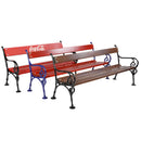 Дървена парковa пейка с чугунени крака, в червен и кафяв цвят, с логото на Coca-Cola.