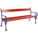 Дървена парковa пейка с чугунени крака, червен цвят и елегантен дизайн, идеална за външни пространства.