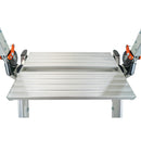 Стъпалото на алуминиева стълба Little Giant Jumbo Step с противохлъзгаща повърхност и стабилна конструкция.