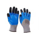 Работни ръкавици с латексово покритие в синьо и сиво, осигуряват защита и удобно захващане.