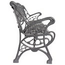 Дизайнерска чугунена пейка с елегантен дизайн и стилни детайли, подходяща за градски пространства и градини.