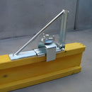 Скоба за окрайчване на кофражни плочи, изработена от горещо поцинкована стомана, с размери 40x20 см.