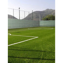 Спортно игрище с изкуствена трева и околна ограда, подходящо за футболни игри