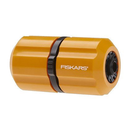 Купи Съединител за маркуч размер 1-2"-5-8" Fiskars за 9.9 лв. само от Nika.bg