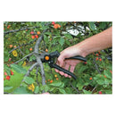 Професионална градинска ножица Pro P90 в употреба, рязане на клонче с лесен захват и комфорт