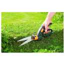 Ножици за трева с серво механизъм GS42 FISKARS, регулируем ъгъл на рязане, идеални за градинарство.