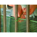 Монтаж на PVC мрежа Quadra 05 с кабелна превръзка, подходяща за уплътняване на балкони и тераси.