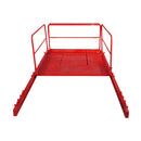 Червена строителна платформа за палетизирани товари с парапети и рамки. Размери за безопасна работа и носимоспособност.