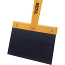 Стъргалка за кофражни платна с пружинна стомана и дървена дръжка за лесно чистене.