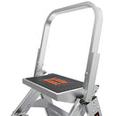 Стълба Малкият Гигант® с нехлъзгаща се платформа и предпазен парапет, идеална за работа до 3.10 метра.