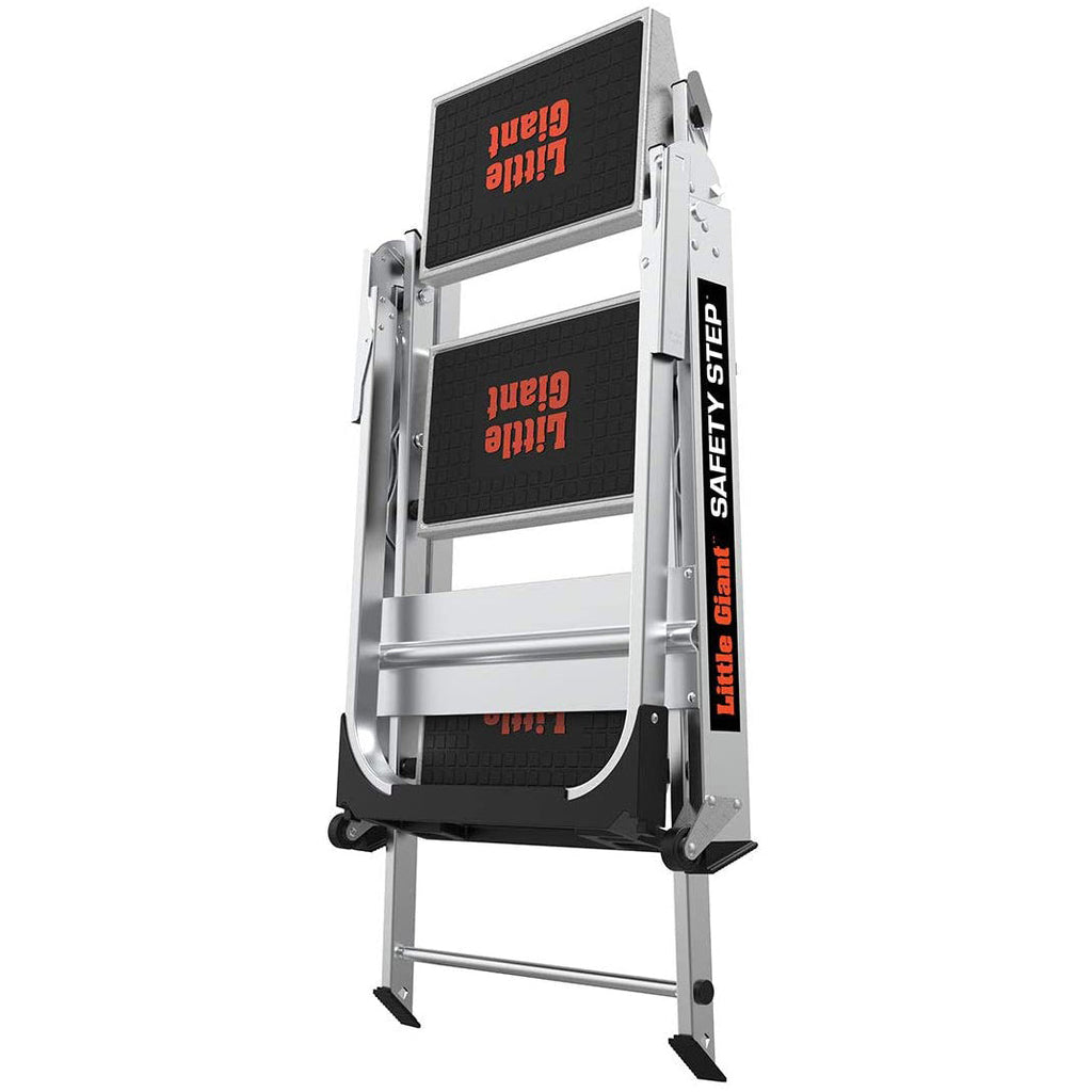 Сгъната стълба Малкия Гигант® SAFETY STEP с три стъпала, удобна и устойчива конструкция.