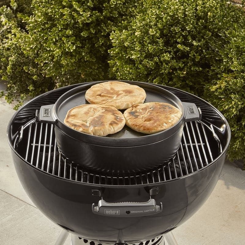 Купи Холандски съд за готвене 2в1 WEBER GBS за 380 лв. само от Nika.bg
