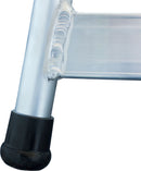 Детайл на алуминиевата конструкция на стълба KRAUSE STABILO с неръждаеми заварки и неплъзгаща се пета.