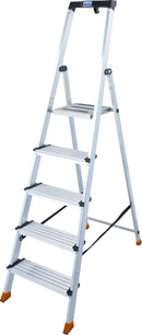 Алуминиева стълба KRAUSE Sepuro 4+1 с четири стъпала и платформа за домакински и ремонтни задачи.