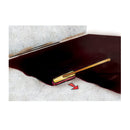 Нанесене на битумен грунд AQUADERE с четка на повърхност с черен цвят.