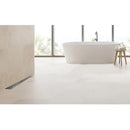 Модерна баня с вана и решетка перфорирана неръждаема стомана BUBLE на пода.