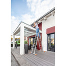 Многофункционална сгъваема алуминиева стълба, използвана като подставка на открито, показваща KRAUSE MULTIMATIC 4x4 с EN 131 сертификат.