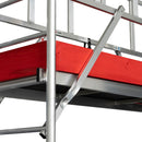 Парапетна система GuardMatic® за скеле ProTec с червени елементи и алуминиева рамка, безопасен монтаж.