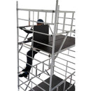 Работник на алуминиево мобилно скеле KRAUSE ProTec XXL с широка платформа и удобни работни условия.