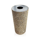 Бетонен кош за боклук с метален капак, елегантен и устойчив, подходящ за градски паркове.