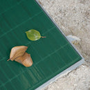 PVC мрежа Jolly в зелено с есенни листа върху нея, подходяща за външни условия и лесен монтаж.