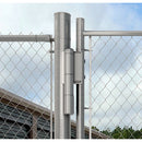 Комплект автомат MAMMOTH и пантата DINO за затваряне на портата, сив цвят, покажен на ограда.