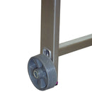 Детайл на колелце от алуминиево мобилно мини скеле KRAUSE за лесно транспортиране и маневриране.