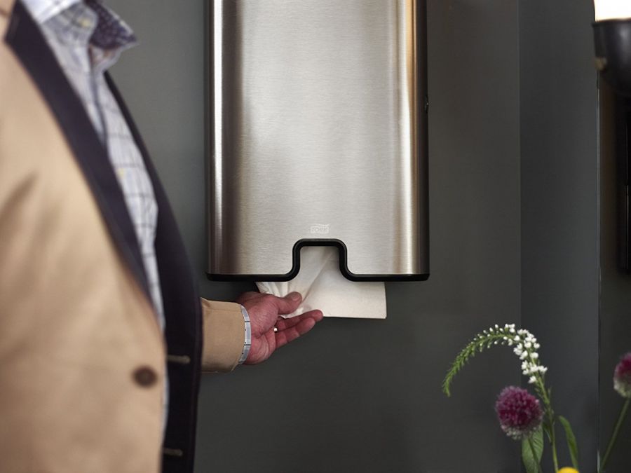 Купи Tork Дозатор за кърпи за ръце Xpress® Multifold stainless steel – system H2 за 250.33 лв. само от Nika.bg