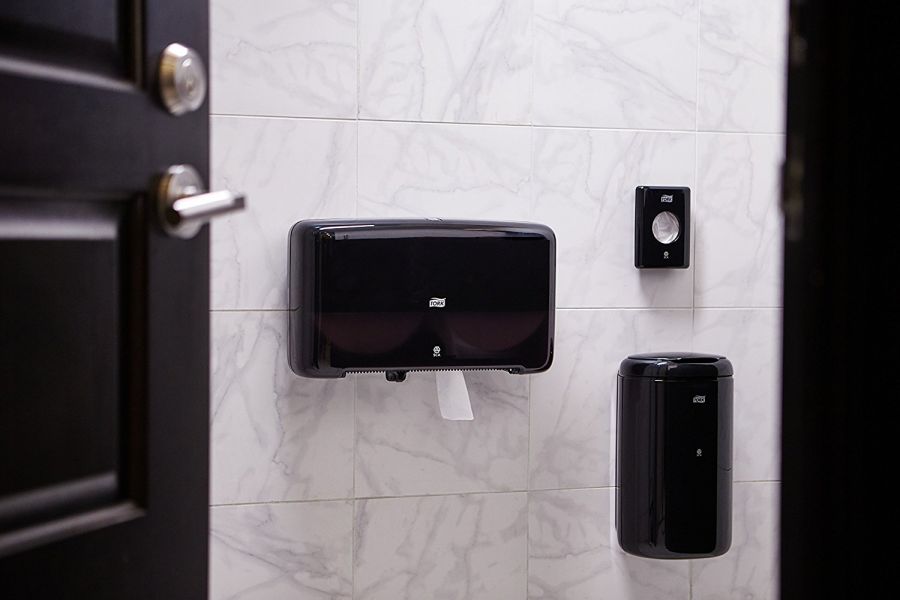 Купи Tork Дозатор за санитарни торбички Sanitary Bag dispenser за 45.14 лв. само от Nika.bg